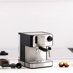 Taurus Kompakte Espressomaschine 920647000 mit Milchaufschäumer