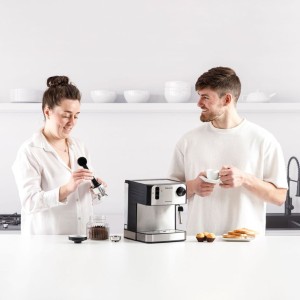 Taurus Kompakte Espressomaschine 920647000 mit Milchaufschäumer