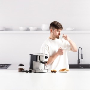 Taurus Kompakte Espressomaschine 920647000 mit Milchaufschäumer