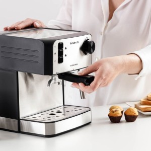 Taurus Kompakte Espressomaschine 920647000 mit Milchaufschäumer