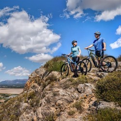 Elektrisches Fahrrad Cecotec Mountain Supreme Mountain mit abnehmbarem Akku und 120 km Autonomie