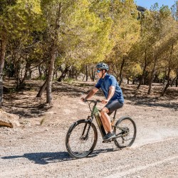 Elektrisches Fahrrad Cecotec Mountain Supreme Mountain mit abnehmbarem Akku und 120 km Autonomie