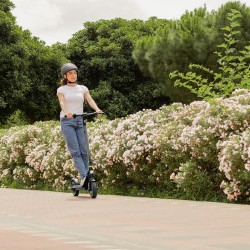 Patinete Eléctrico Cecotec Bongo D30 650 W con Autonomía de 30 Km