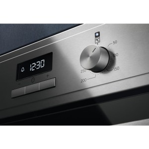 Horno Multifunción Pirolítico Electrolux EOF3H54X Serie 500 SurroundCook 72 Litros de Capacidad