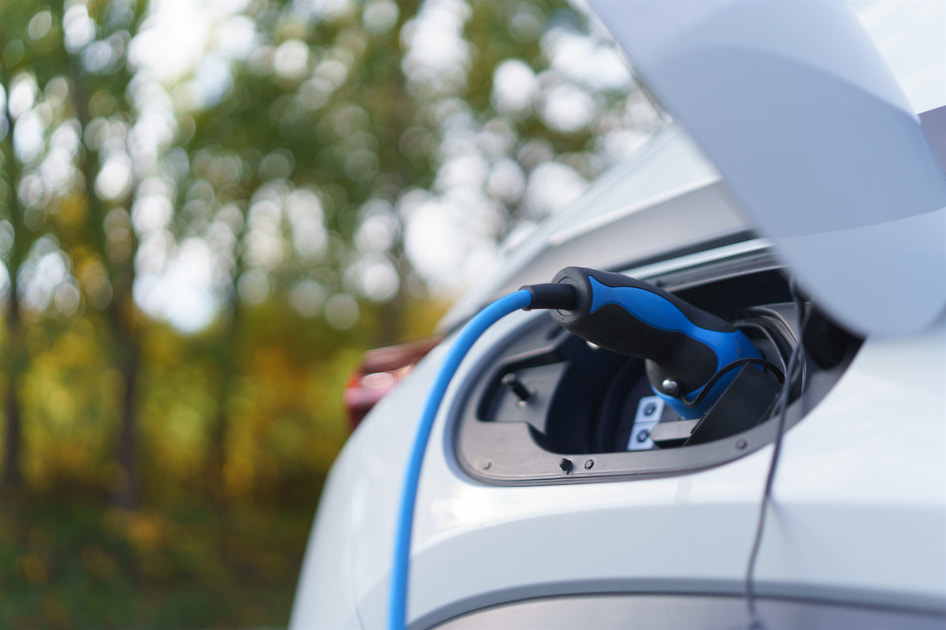 cargar coche electrico con placas solares