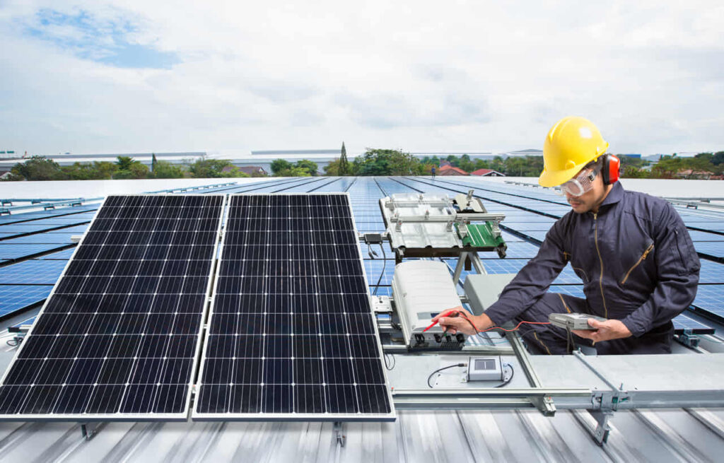 mantenimiento de baterias de placas solares