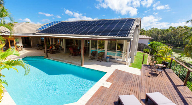 calentar una piscina con placas solares