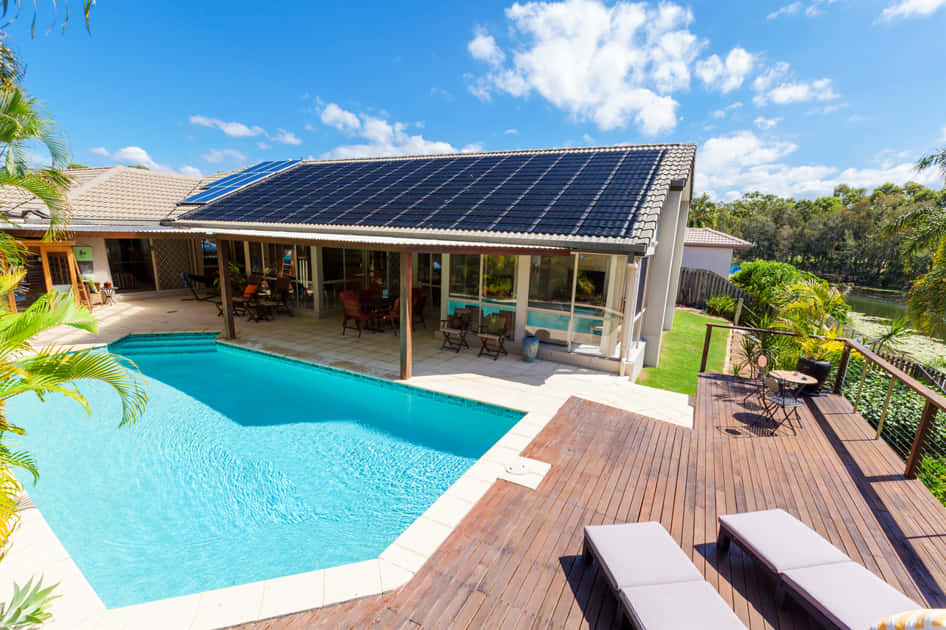 calentar una piscina con placas solares