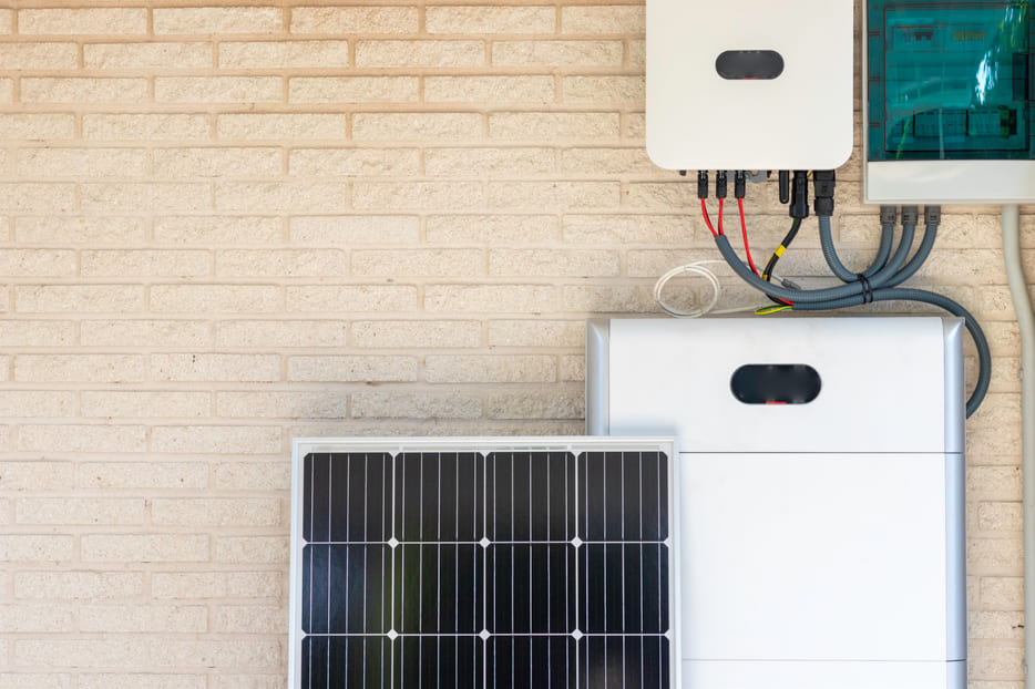 Placas solares con batería: ¿Son la solución frente a los apagones?